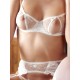 BH, Strapsgürtel und String, ouvert, aus Mesh und Stretchsatin mit Zierschnürungen